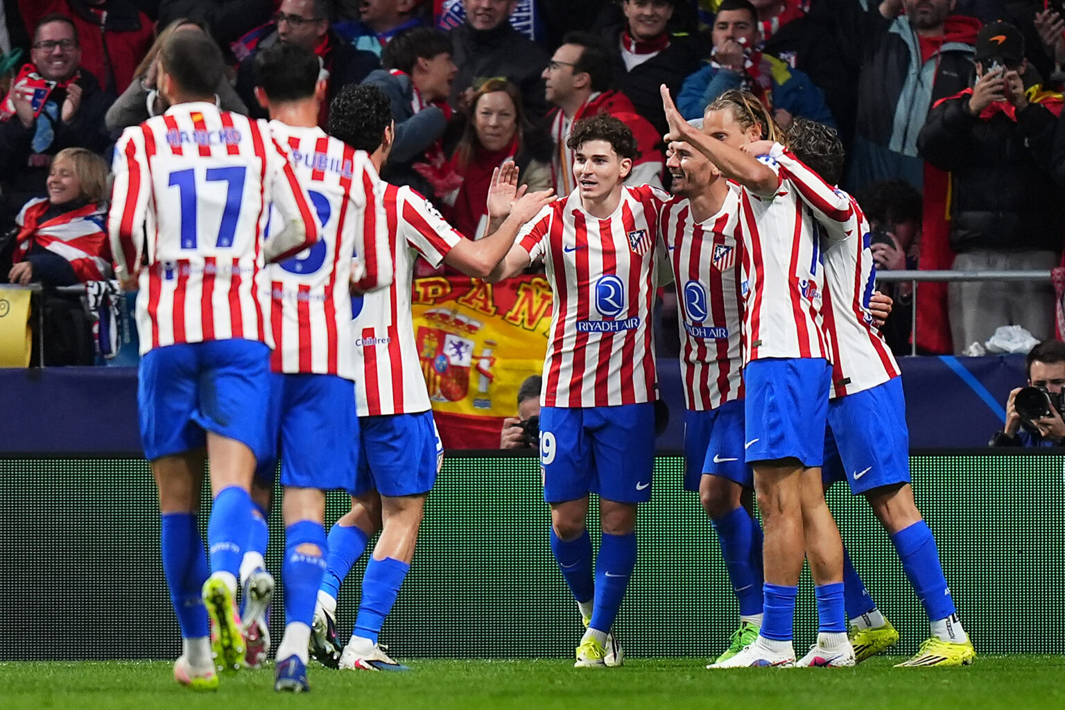 Atlético de Madrid fecha parceria com Netflix para divulgar filme Peaky Blinders Atlético de Madrid fecha parceria com Netflix para divulgar filme Peaky Blinders