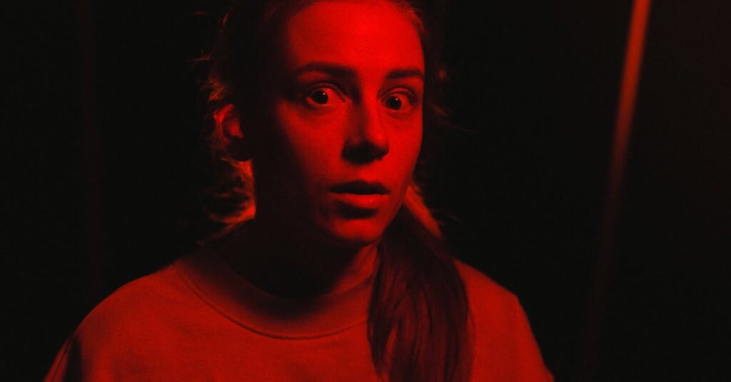 Trailer de ‘Obsession’ traz Curry Barker em suspense intenso