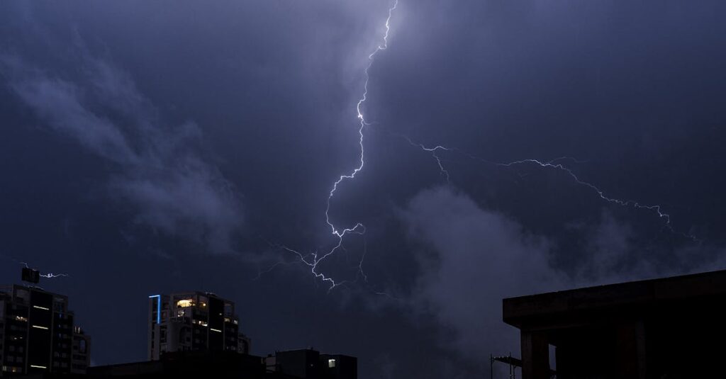 Netflix lança filme de desastre climático com tubarões em destaque