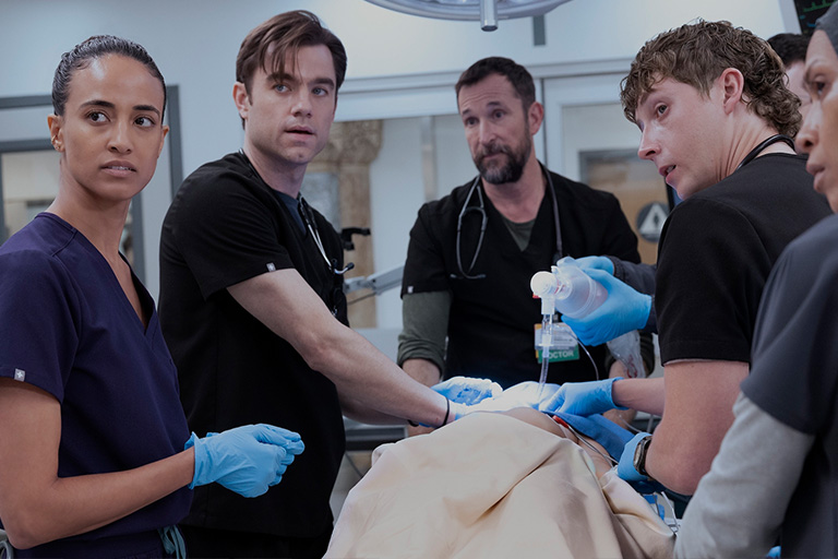 Como ex-alunos da UC Berkeley explicam o realismo de The Pitt na HBO