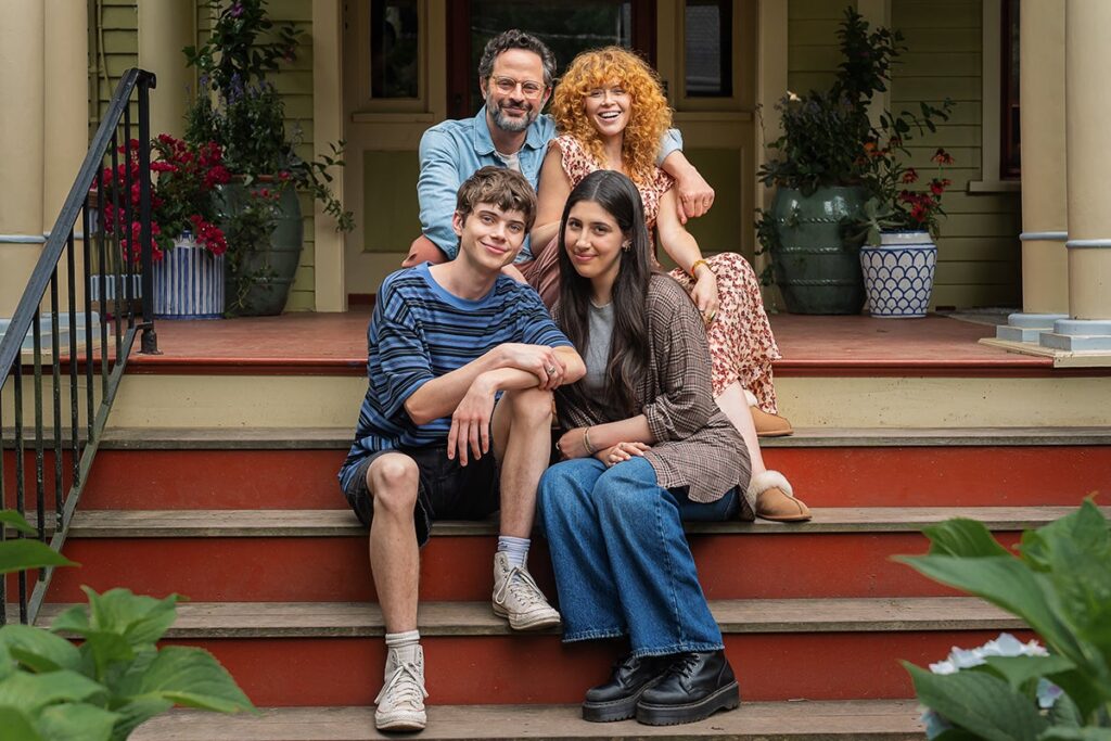 Natasha Lyonne será mãe de Sadie Sandler na série Roommates da Netflix