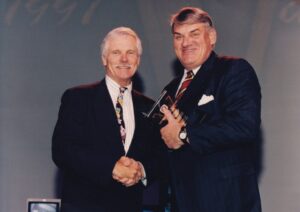 Morre Joseph J. Collins, ex-presidente da HBO e pioneiro do cabo Morre Joseph J. Collins, ex-presidente da HBO e pioneiro do cabo