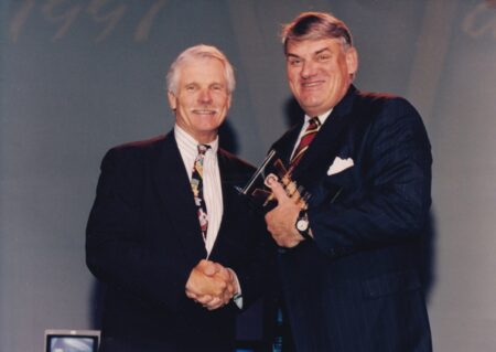 Morre Joseph J. Collins, ex-presidente da HBO e pioneiro do cabo Morre Joseph J. Collins, ex-presidente da HBO e pioneiro do cabo