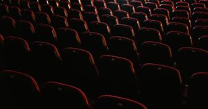 Filme de Sydney Sweeney fracassa no cinema, mas lidera lançamentos da HBO