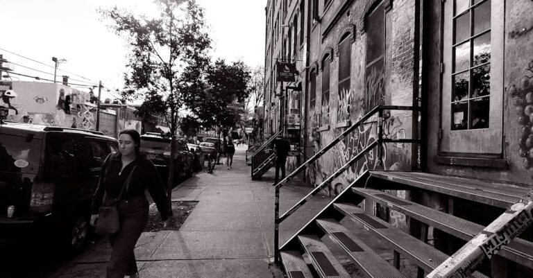 Jessica Jones faz estreia no MCU em episódio de Daredevil: Born Again