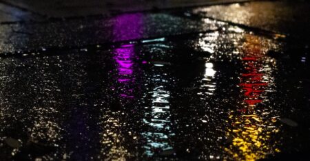 Apex: thriller com Charlize Theron na Netflix fica perto do fracasso