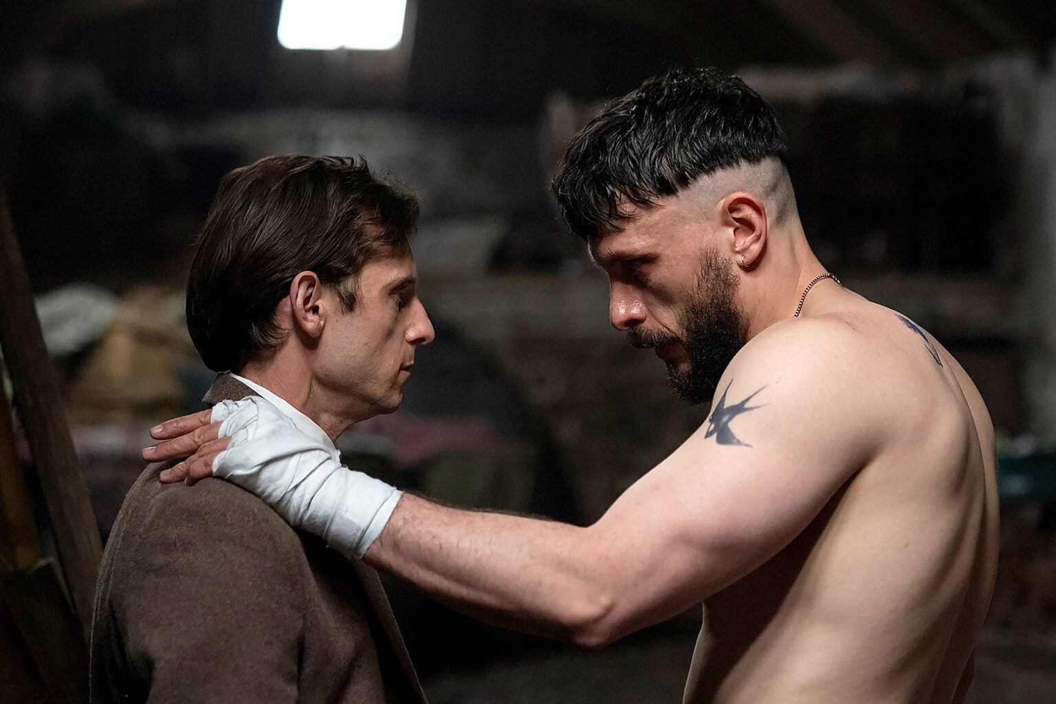 Half Man no HBO oferece visão única sobre temática gay diferente de Heated Rivalry