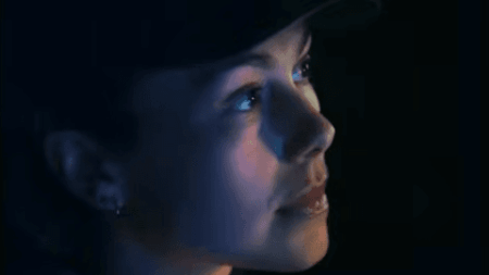 Phoebe Bridgers aparece ao lado de Robert Pattinson no trailer de Primetime