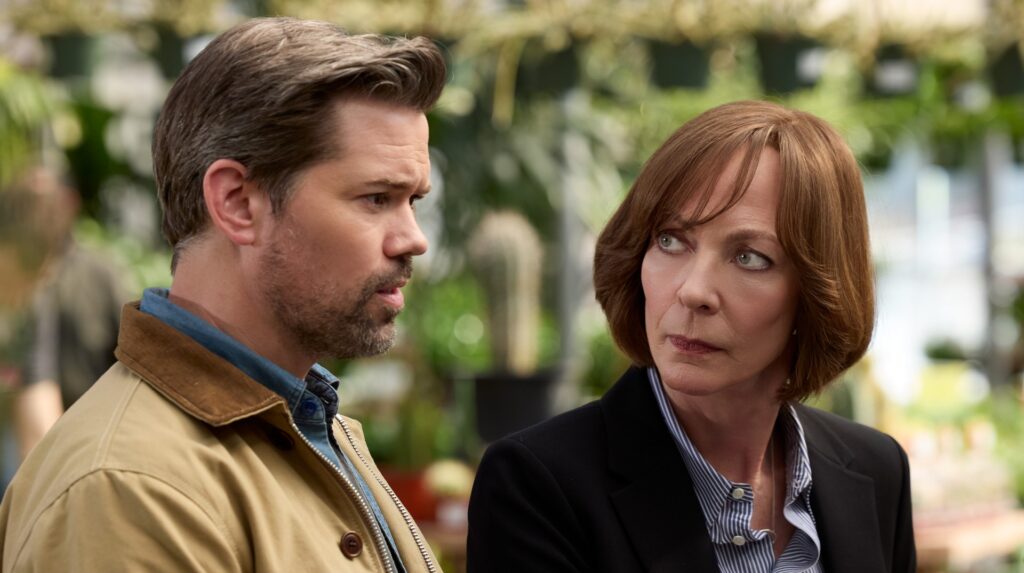 Crítica de Miss You, Love You: drama com Allison Janney e Andrew Rannells na HBO Crítica de Miss You, Love You: drama com Allison Janney e Andrew Rannells na HBO