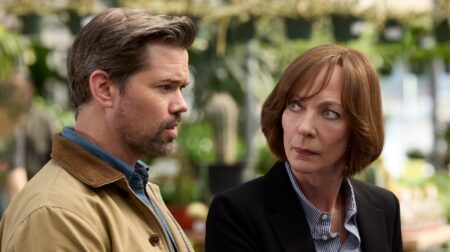Crítica de Miss You, Love You: drama com Allison Janney e Andrew Rannells na HBO Crítica de Miss You, Love You: drama com Allison Janney e Andrew Rannells na HBO