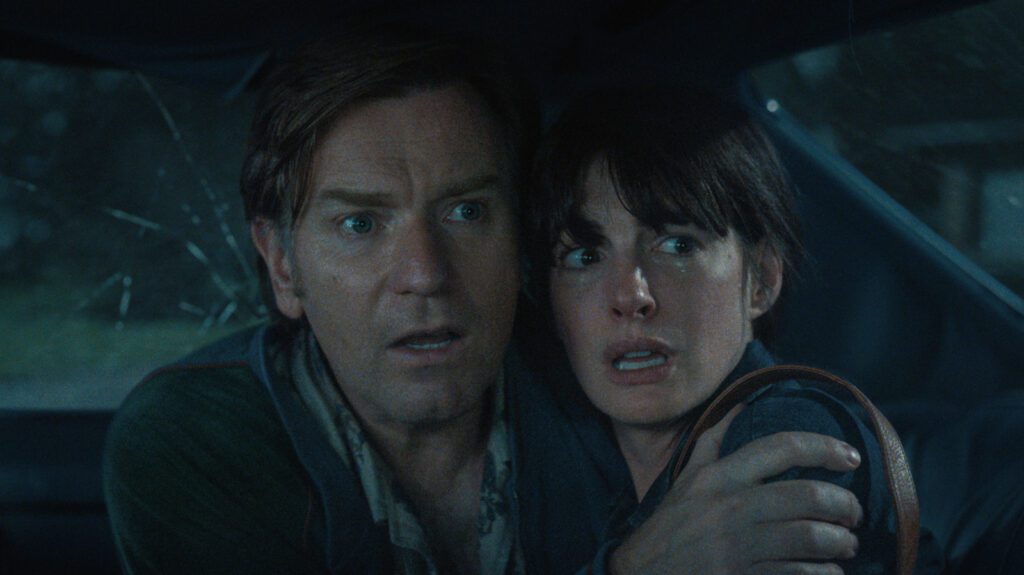 Novo trailer de O Fim da Rua Oak mostra batalha épica contra dinossauros